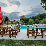 Etno Camp Lucic Κάμπινγκ *